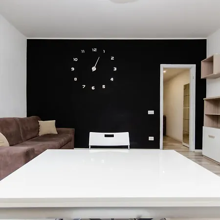Lugano S&s Home, Moderna E Tranquilla, Vicino Al Centro Di Milano, Con Parcheggio Gratuito Esterno *