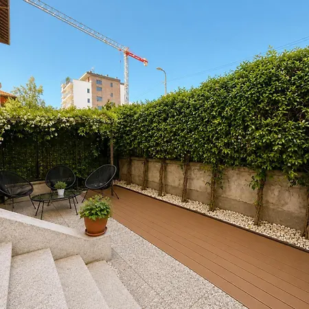 Private Garden & Free Parking - 2 Bedroom Διαμέρισμα *