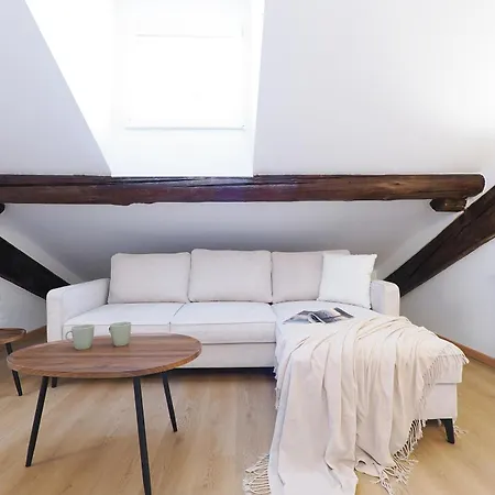 Contempora - Charming Mansarda - Porta Venezia & Buenos Aires *