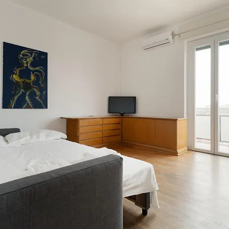 Guesthost - Comfy Balcony Flat Affori Mm3 شقة ميلان