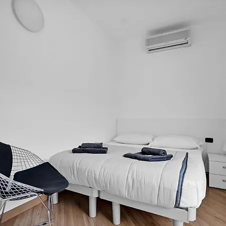 Ri24 Bright Two-room With A Cozy Balcony Milano
