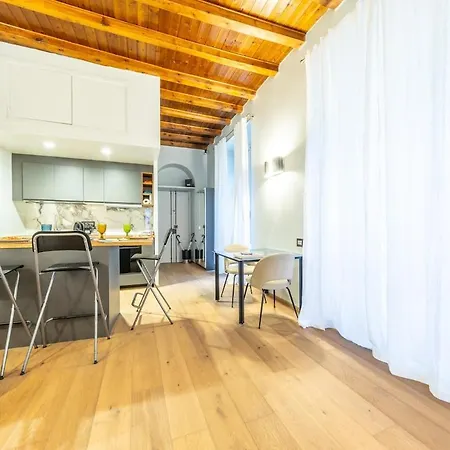 شقة Downtown Luxury Sleeps 4, Crocetta, 8 Min From The Duomo