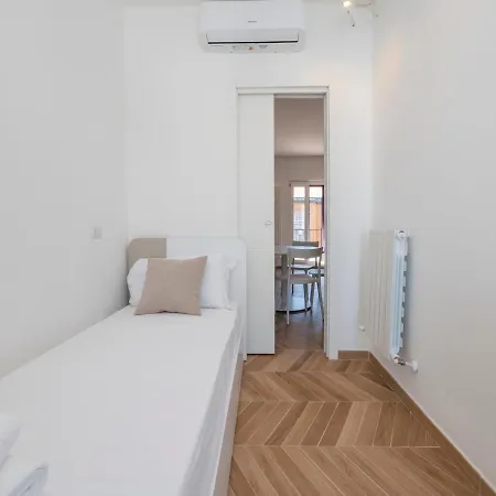 Xenia - 3 In Via Stadera 5