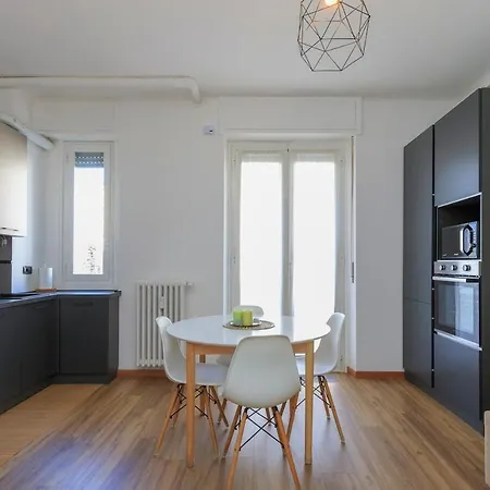 Xenia - 2 In Viale Suzzani 88 Milano