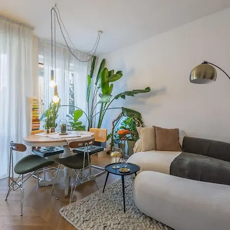 Jungle Hideaway - 2 Min To Metro For Duomo ميلان