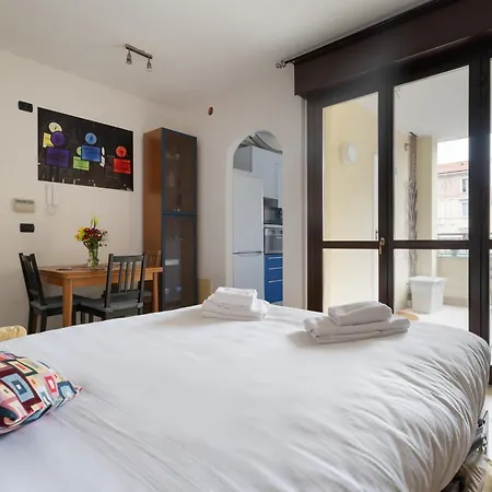 Guesthost - Casa 14 - Certosa Terrace Flat X4 * Milão