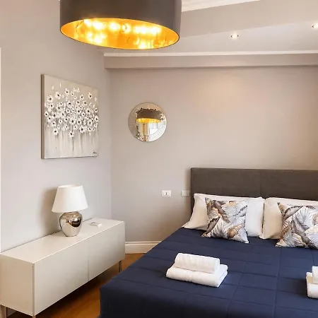 Two Bedroom With Views In Porta Venezia