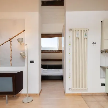Elegant Attic Loft W Privateterrace Ac & Fast Wifi Apartamento Milão
