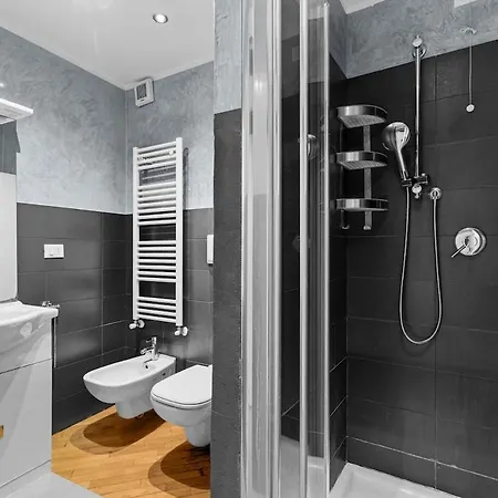 Apartman Elegant Loft Con Giardino In Citta - Scooter Park