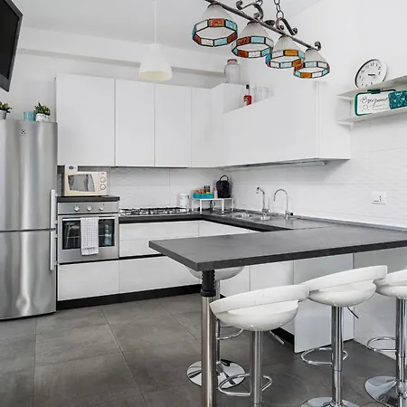 شقة New - 2br - 2 Baths - A-c - M2 Cimiano - Bus 53 ميلان
