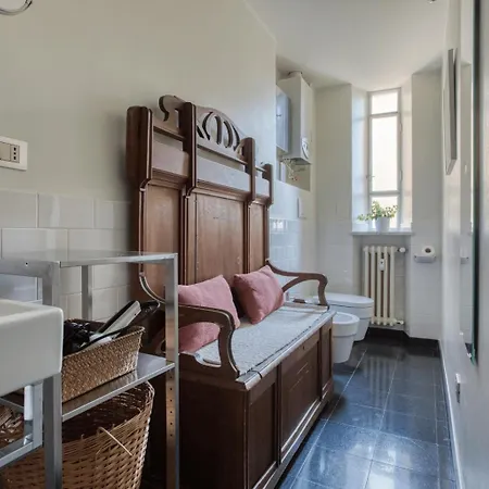 Brera Charming House - Elegant Flat With Balcony And Courtyard View *