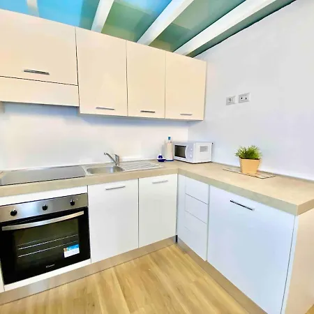 Loft In The Center - Metro - 12 Beds *