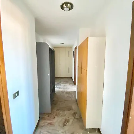 Appartamento 10 Minutes From The Cathedral- Metro 100 Meters Away *