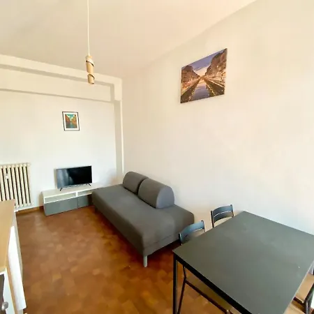 10 Minutes From The Cathedral- Metro 100 Meters Away