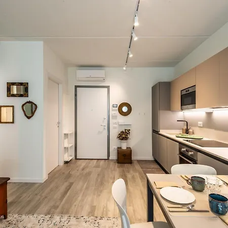 Stayeasy Tarabella - Metro Nearby & Private Parking *