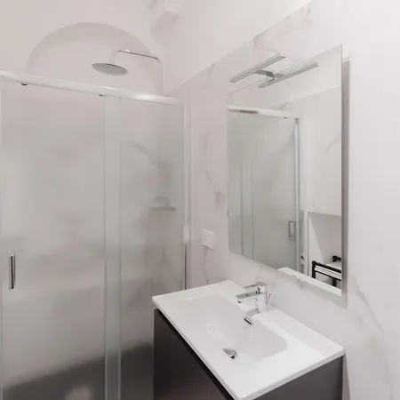 Gohost - Charming And Bright Flat Next To Porta Romana * ميلان