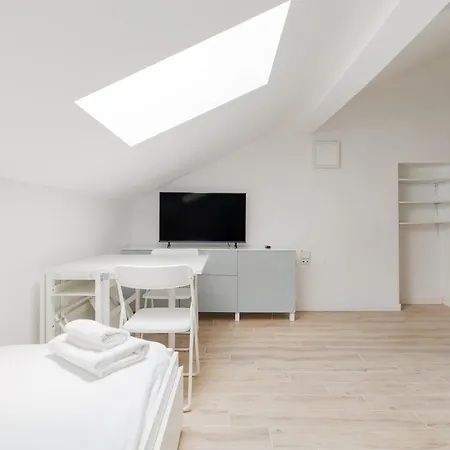 Guesthost - Cozy Near Porta Romana *