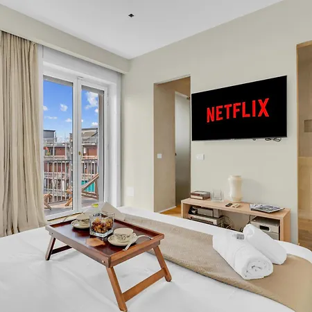 Luxury Skyline Penthouse شقة *