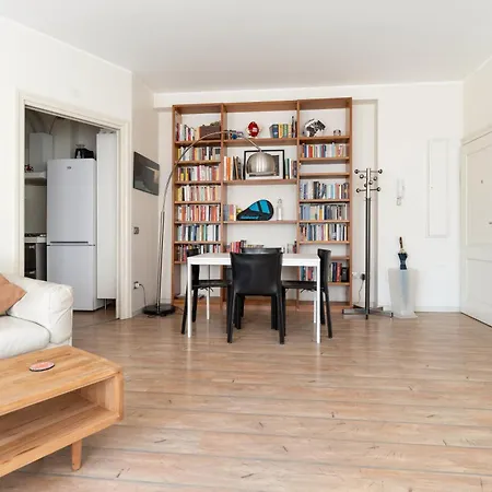 Guesthost - Cozy Balcony Flat X2 Porta Garibaldi Milão