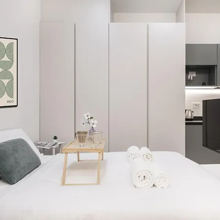 Easylife - - Mora 13 - Navigli *