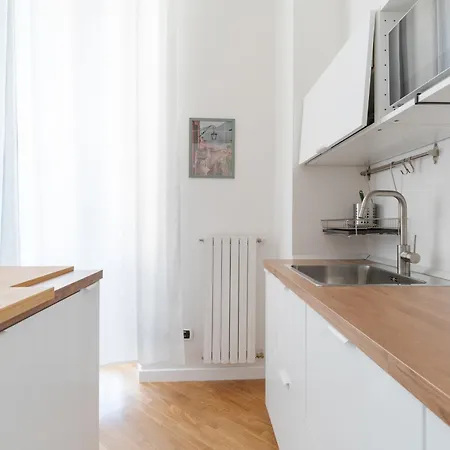 Guesthost - Spacious Flat X6 Porta Venezia Mm1 * ميلان