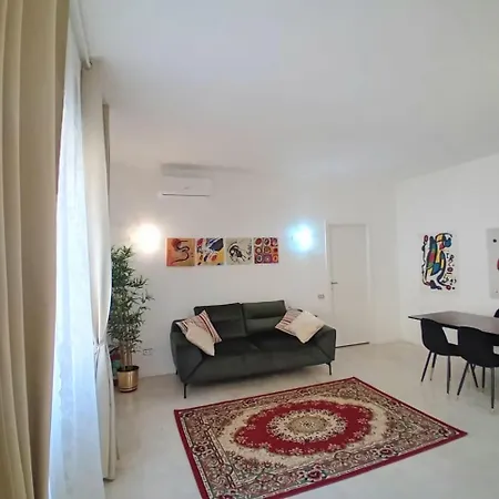 Comfortable Porta Venezia Apartamento