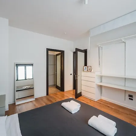 Elegant Designer In The Navigli District Apartamento