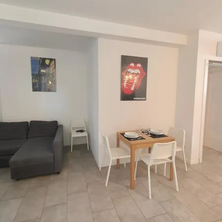Apartamento Strategic & Large With Self Check In - Fondazione Prada, With Ac, Wifi, Washing Machine