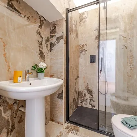 Two-bedroom Arco Flat With Free Parking شقة ميلان