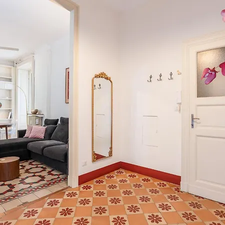 Stylish Flat On The Navigli For 6 Appartement Milaan