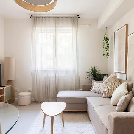 Lägenhet With Garden - A Peaceful Oasis In The Milano
