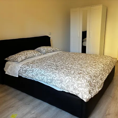 In Chinatown, Milan, Italy Apartamento Milão