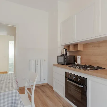 Guesthost - Cozy Balcony Flat Comasina Mm3 Appartement