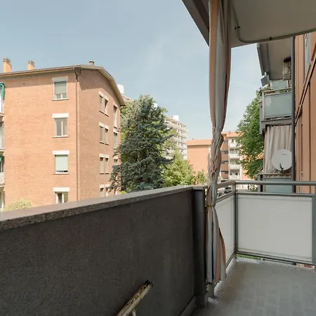 Guesthost - Cozy Balcony Flat Comasina Mm3 * Milaan