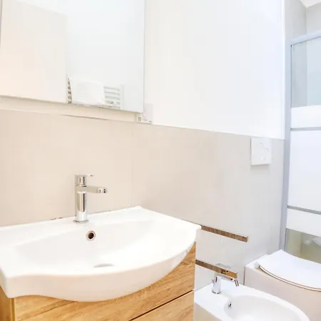 Apartamento Modern With Private Patio Near Navigli & Bocconi *