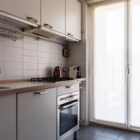 Salasco 40 - Trilocale In Porta Romana Con Garage * Milánó