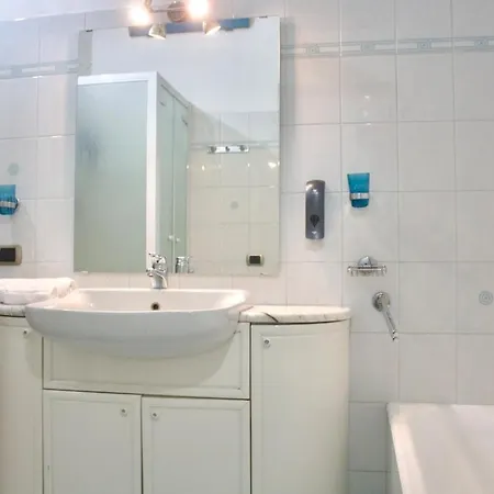شقة Ample 2-br Steps To Navigli *