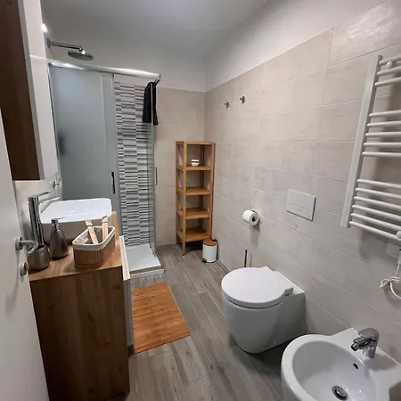 Casa Tirana 24 - A 15 Minuti Dal Centro Di - Collegamento Diretto Con Aeroporto Di Linate Appartamento *