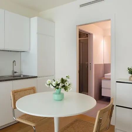 Modern Isola - Near Metro - Hl Collection *
