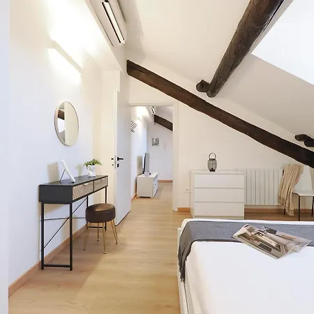 Contempora - Charming Mansarda - Porta Venezia & Buenos Aires
