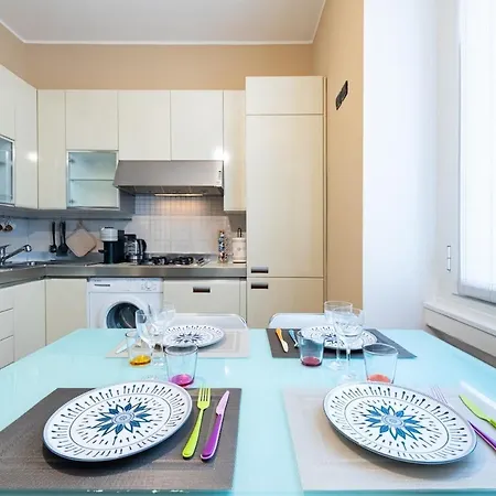 Apartament Isola - Porta Nuova- Elegant 1bdr With Balcony