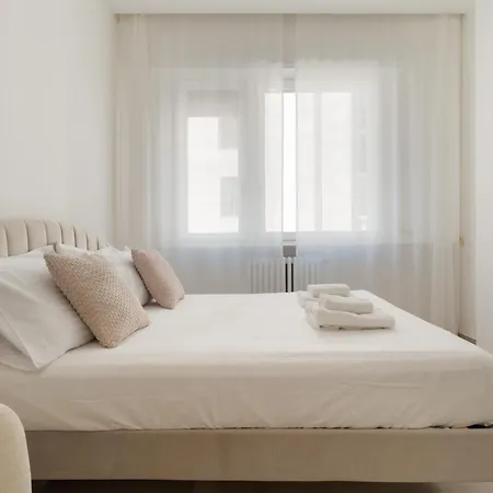 Guesthost - Cozy Balcony X6 Guastalla *