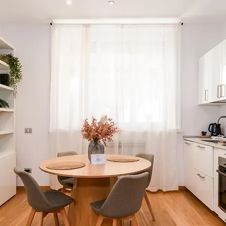 Design District Elegant Duomo Apartman *
