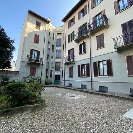 Bright 70sqm Navigli Flat With Ac & Design Milão