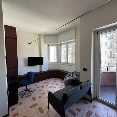 Moderno Monolocale Con Balcone E Parcheggio 207 *