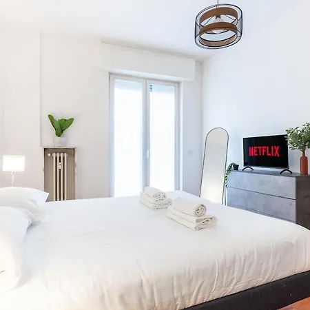 Station-duomo - 2 Bedrooms & 2 Terrace شقة