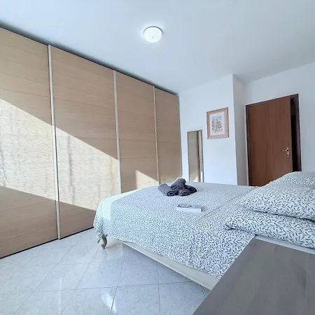 Large Artistic With 2 Balconies * Milano