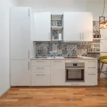 Xenia - 2rooms In Via Ampere 102 شقة