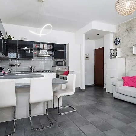 Toscanelli Bright Close To San Raffaele Hospital ميلان