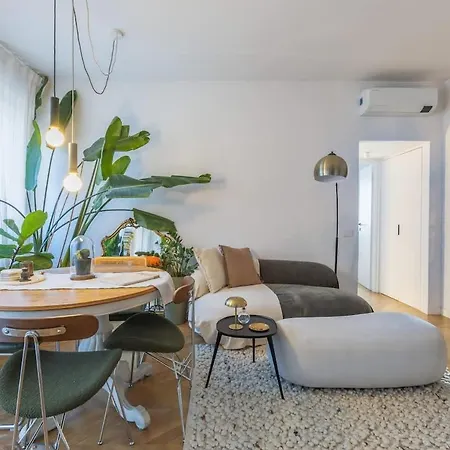 Jungle Hideaway - 2 Min To Metro For Duomo شقة *